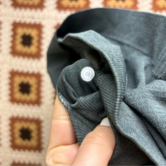 Lululemon Ebb To Street Ribbed Longsleeve Shit in Smoked Spruce Green Size 10 - Picture 7 of 7
